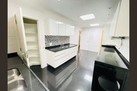 Apartamento à venda com 366m², 4 quartos e 5 vagas