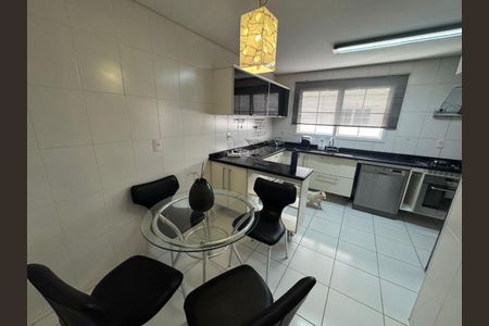 Apartamento para alugar com 157m², 3 quartos e 3 vagas