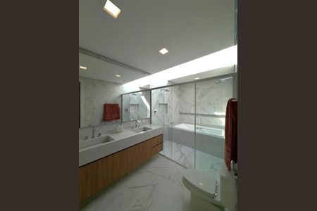 Casa à venda com 560m², 4 quartos e 4 vagas