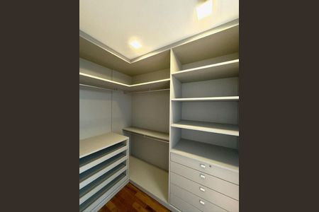 Casa à venda com 560m², 4 quartos e 4 vagas