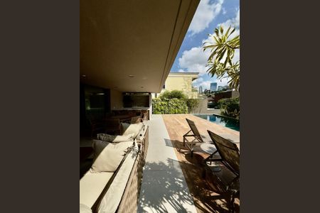 Casa à venda com 560m², 4 quartos e 4 vagas