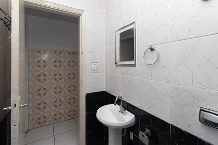 Casa para alugar com 112m², 2 quartos e 2 vagas Casa para alugar com 112m², 2 quartos e 2 vagasBanheiro social
