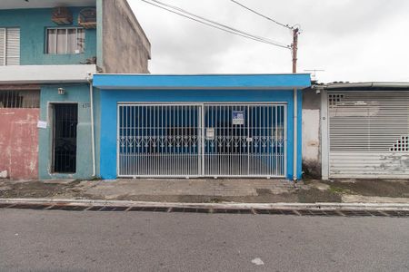 Casa para alugar com 112m², 2 quartos e 2 vagas Casa para alugar com 112m², 2 quartos e 2 vagasFachada