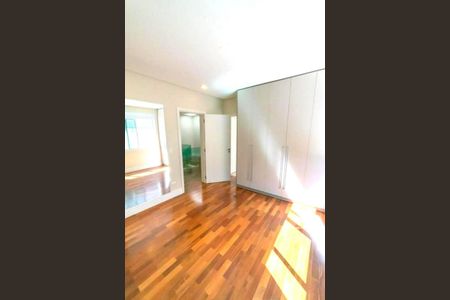 Casa à venda com 535m², 5 quartos e 4 vagas Casa à venda com 535m², 5 quartos e 4 vagasFoto 04