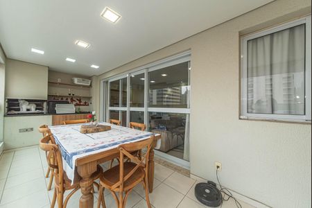 Apartamento à venda com 127m², 3 quartos e 5 vagas Apartamento à venda com 127m², 3 quartos e 5 vagasVaranda