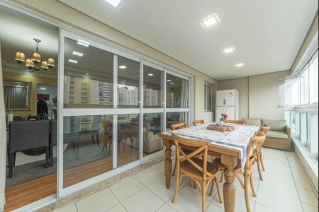 Apartamento à venda com 127m², 3 quartos e 5 vagas Apartamento à venda com 127m², 3 quartos e 5 vagasVaranda