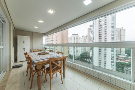 Apartamento à venda com 127m², 3 quartos e 5 vagas Apartamento à venda com 127m², 3 quartos e 5 vagasVaranda