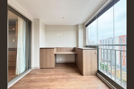 Studio para alugar com 32m², 1 quarto e 1 vaga Studio para alugar com 32m², 1 quarto e 1 vagaVaranda