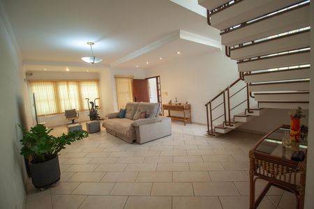 Casa à venda com 307m², 3 quartos e 2 vagas