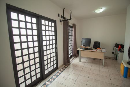Casa à venda com 307m², 3 quartos e 2 vagas