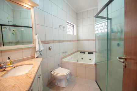 Casa à venda com 307m², 3 quartos e 2 vagas