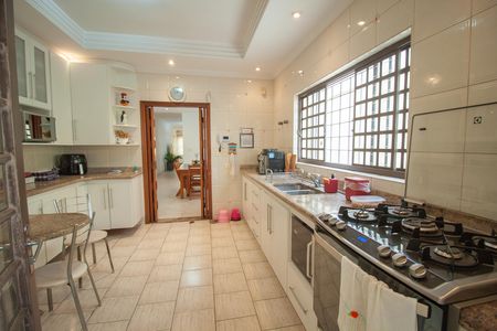 Casa à venda com 307m², 3 quartos e 2 vagas