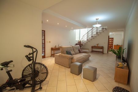 Casa à venda com 307m², 3 quartos e 2 vagas