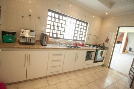 Casa à venda com 307m², 3 quartos e 2 vagas