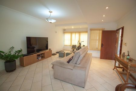 Casa à venda com 307m², 3 quartos e 2 vagas
