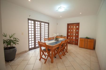 Casa à venda com 307m², 3 quartos e 2 vagas