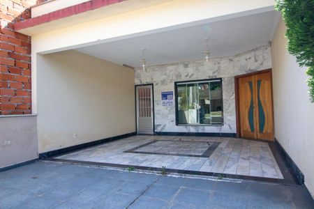 Casa de condomínio para alugar com 240m², 3 quartos e 4 vagas Casa de condomínio para alugar com 240m², 3 quartos e 4 vagasFachada