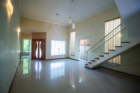 Casa de condomínio para alugar com 240m², 3 quartos e 4 vagas Casa de condomínio para alugar com 240m², 3 quartos e 4 vagasSala