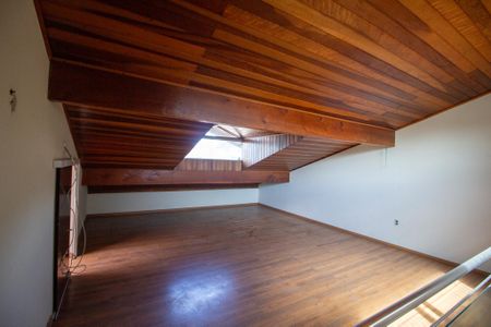 Casa de condomínio para alugar com 240m², 3 quartos e 4 vagas Casa de condomínio para alugar com 240m², 3 quartos e 4 vagasMezanino
