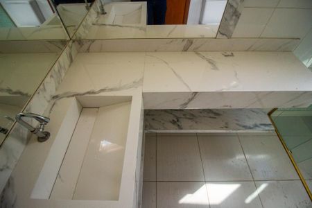 Casa de condomínio para alugar com 240m², 3 quartos e 4 vagas Casa de condomínio para alugar com 240m², 3 quartos e 4 vagasBanheiro da Suíte