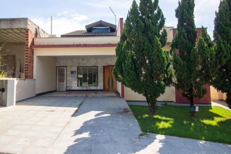 Casa de condomínio para alugar com 240m², 3 quartos e 4 vagas Casa de condomínio para alugar com 240m², 3 quartos e 4 vagasFachada