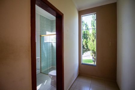 Casa de condomínio para alugar com 240m², 3 quartos e 4 vagas Casa de condomínio para alugar com 240m², 3 quartos e 4 vagasBanheiro da Suíte