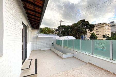 Casa para alugar com 400m², 5 quartos e 2 vagas Casa para alugar com 400m², 5 quartos e 2 vagasVaranda Entrada