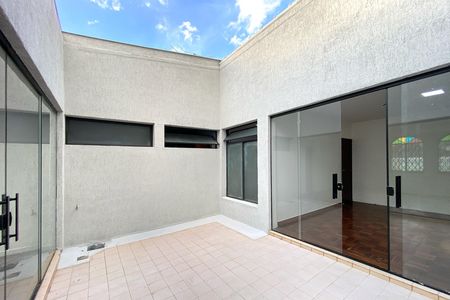 Casa para alugar com 400m², 5 quartos e 2 vagas Casa para alugar com 400m², 5 quartos e 2 vagasVaranda interna