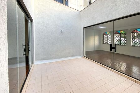 Casa para alugar com 400m², 5 quartos e 2 vagas Casa para alugar com 400m², 5 quartos e 2 vagasVaranda interna