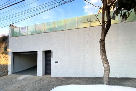Casa para alugar com 400m², 5 quartos e 2 vagas Casa para alugar com 400m², 5 quartos e 2 vagasFachada