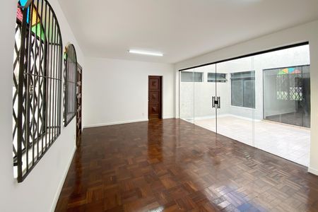 Casa para alugar com 400m², 5 quartos e 2 vagas Casa para alugar com 400m², 5 quartos e 2 vagasSala