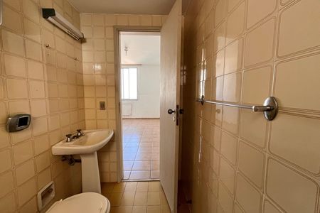 Apartamento à venda com 80m², 1 quarto e 2 vagas Apartamento à venda com 80m², 1 quarto e 2 vagasBanheiro