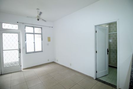 Sala de casa para alugar com 2 quartos, 60m² em Olaria, Rio de Janeiro