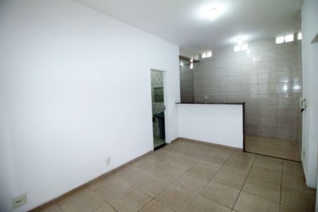 Sala de casa para alugar com 2 quartos, 60m² em Olaria, Rio de Janeiro
