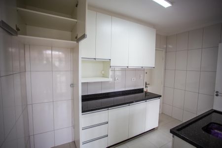 Cozinha de apartamento para alugar com 2 quartos, 90m² em Bacacheri, Curitiba