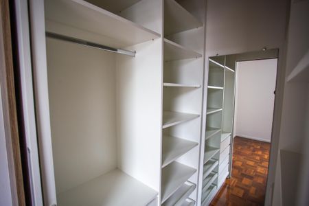 Apartamento para alugar com 90m², 2 quartos e 1 vaga Apartamento para alugar com 90m², 2 quartos e 1 vagaCloset