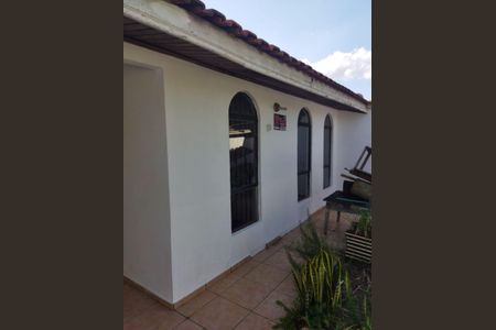 Casa à venda com 99m², 3 quartos e 4 vagasÁrea externa