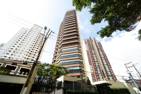 Apartamento para alugar com 386m², 4 quartos e 4 vagas Apartamento para alugar com 386m², 4 quartos e 4 vagasFachada