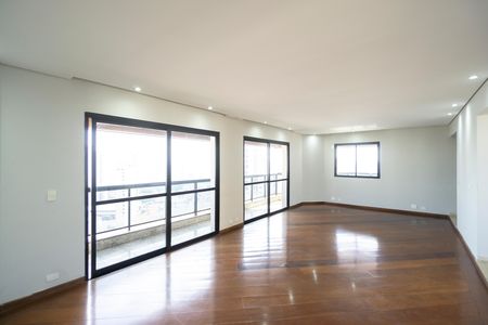 Apartamento para alugar com 386m², 4 quartos e 4 vagas Apartamento para alugar com 386m², 4 quartos e 4 vagasSala de estar