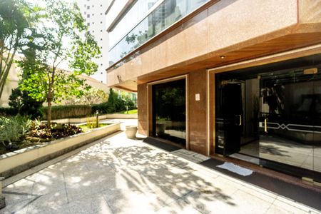 Apartamento para alugar com 386m², 4 quartos e 4 vagas Apartamento para alugar com 386m², 4 quartos e 4 vagasEntrada