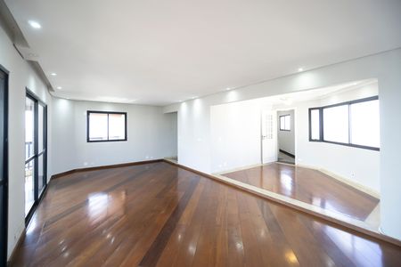 Apartamento para alugar com 386m², 4 quartos e 4 vagas Apartamento para alugar com 386m², 4 quartos e 4 vagasSala de estar