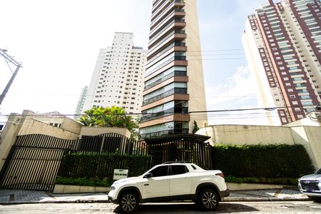 Apartamento para alugar com 386m², 4 quartos e 4 vagas Apartamento para alugar com 386m², 4 quartos e 4 vagasFachada