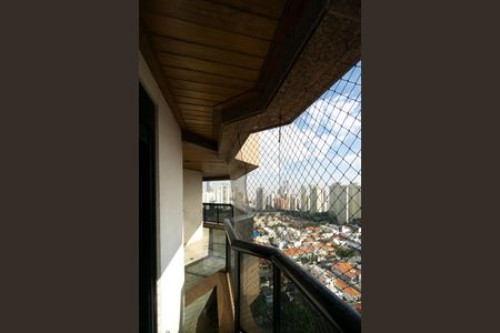 Apartamento para alugar com 386m², 4 quartos e 4 vagas Apartamento para alugar com 386m², 4 quartos e 4 vagasVaranda da suíte 03