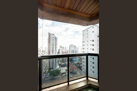 Apartamento para alugar com 386m², 4 quartos e 4 vagas Apartamento para alugar com 386m², 4 quartos e 4 vagasVaranda da suíte 02
