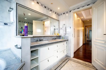 Apartamento para alugar com 386m², 4 quartos e 4 vagas Apartamento para alugar com 386m², 4 quartos e 4 vagasBanheiro da suíte 02
