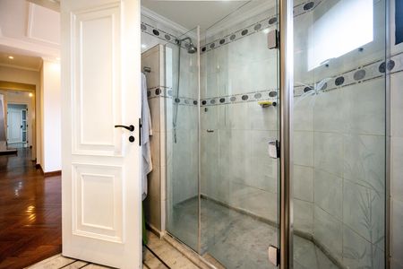 Apartamento para alugar com 386m², 4 quartos e 4 vagas Apartamento para alugar com 386m², 4 quartos e 4 vagasBanheiro da suíte 02