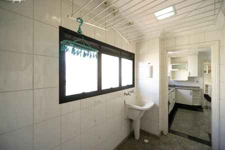 Apartamento para alugar com 386m², 4 quartos e 4 vagas Apartamento para alugar com 386m², 4 quartos e 4 vagasÁrea de serviço