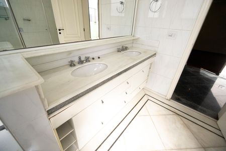 Apartamento para alugar com 386m², 4 quartos e 4 vagas Apartamento para alugar com 386m², 4 quartos e 4 vagasPia