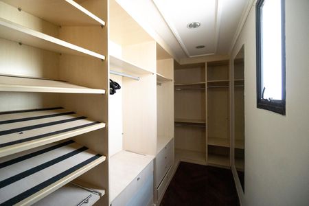 Apartamento para alugar com 386m², 4 quartos e 4 vagas Apartamento para alugar com 386m², 4 quartos e 4 vagasCloset da suíte