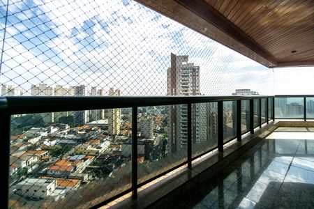 Apartamento para alugar com 386m², 4 quartos e 4 vagas Apartamento para alugar com 386m², 4 quartos e 4 vagasVaranda